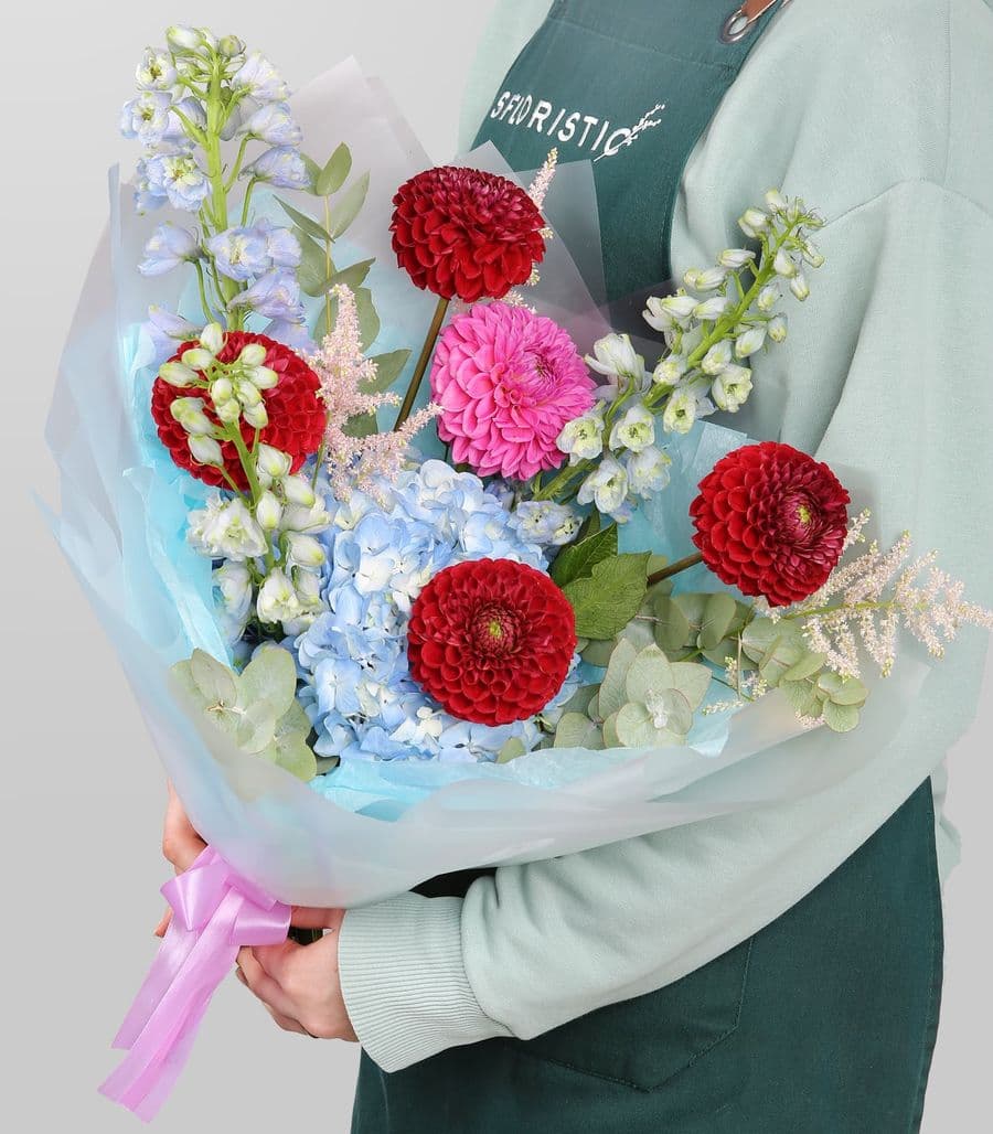 Букет из Георгин, Дельфиниума и Гортензии «Учебный Путь»