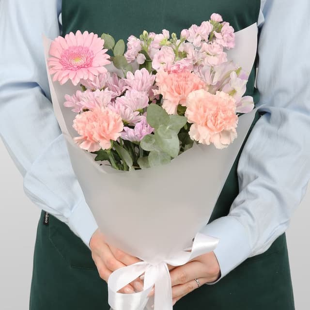 Букет из Гермини, Маттиолы и Альстромерии «Ветры любви»