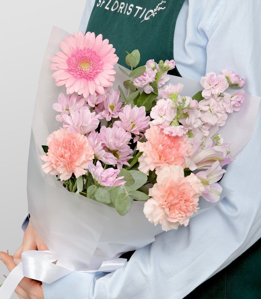 Букет из Гермини, Маттиолы и Альстромерии «Ветры любви»