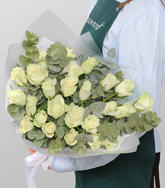 Букет Роз Кения 25 шт «Романс в розах» с эвкалиптом