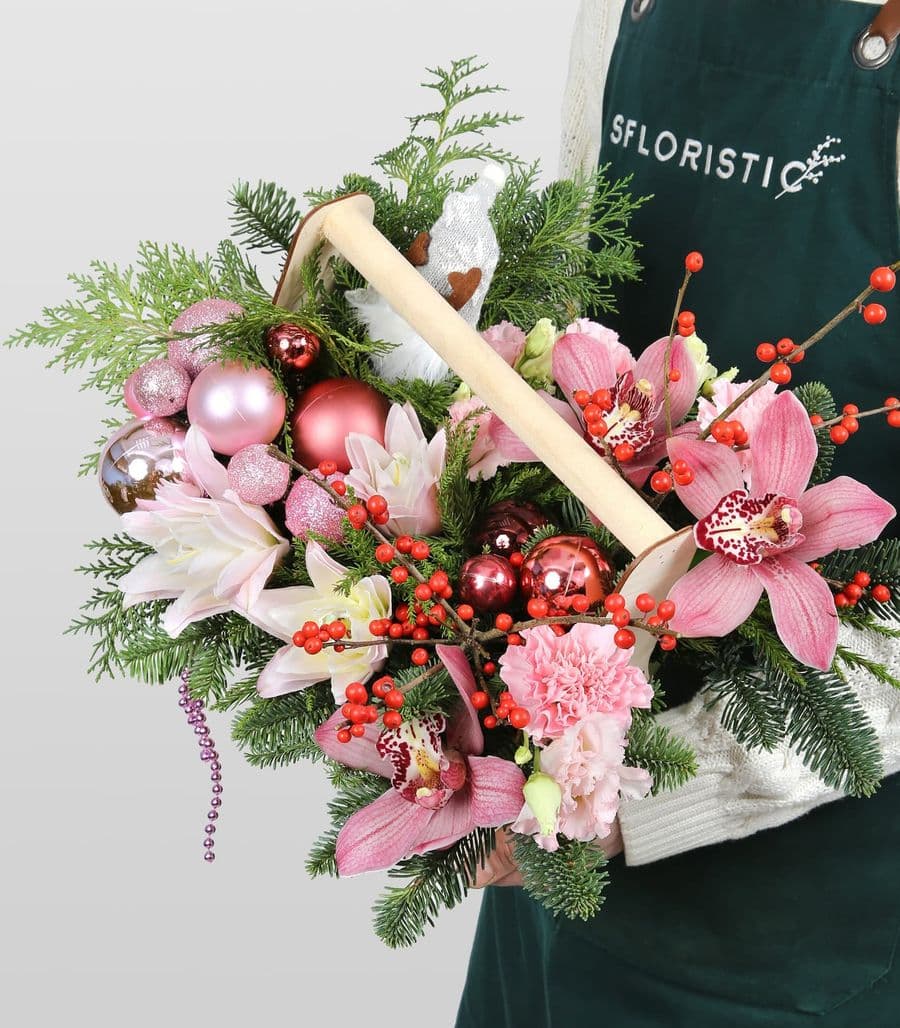 Новогодняя композиция из Нобилиса в ящике «Цветущий мороз»