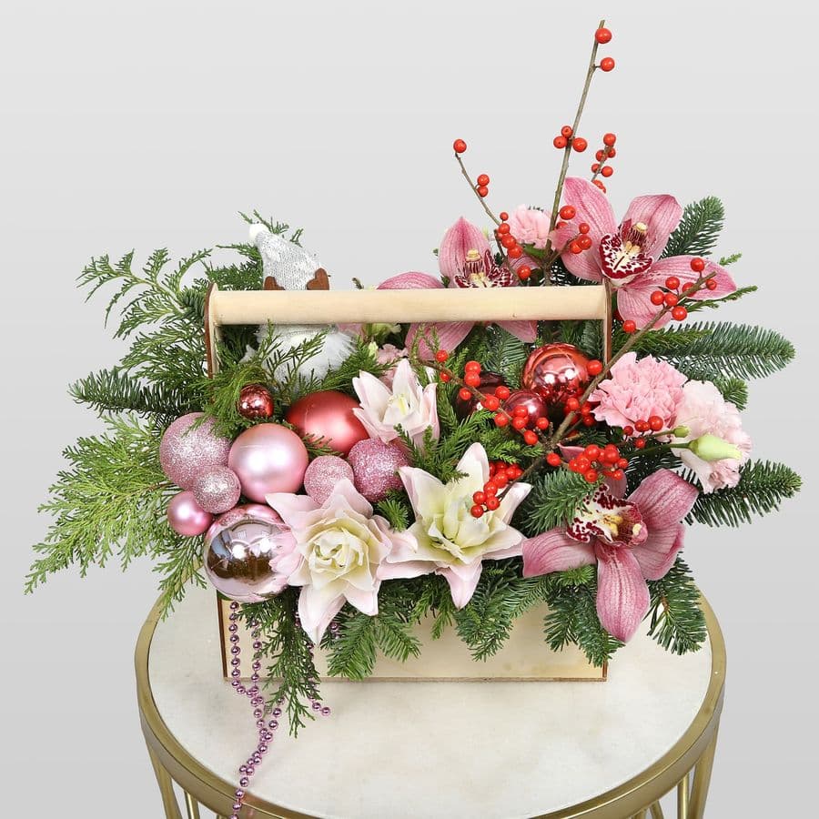 Новогодняя композиция из Нобилиса в ящике «Цветущий мороз»