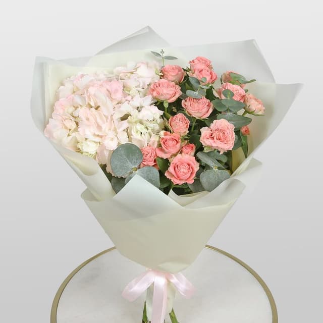 Букет из кустовых Роз и Гортензии «Утренний свет»