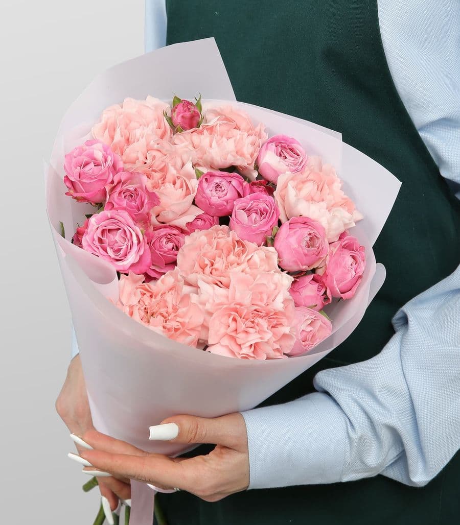 Букет из пионовидных Роз и Диантуса «Персиковый соблазн»