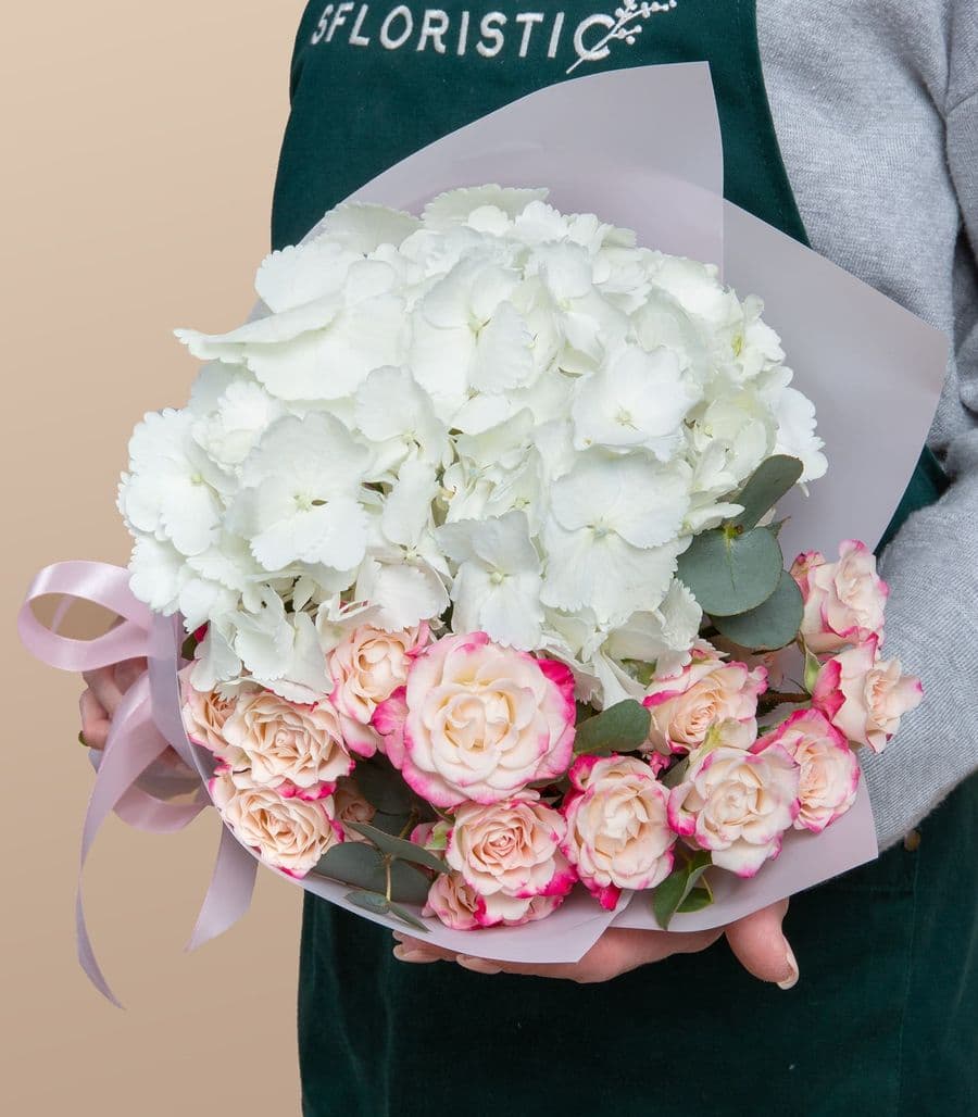 Букет из кустовой Розы и Гортензии «Мечты о нежности»