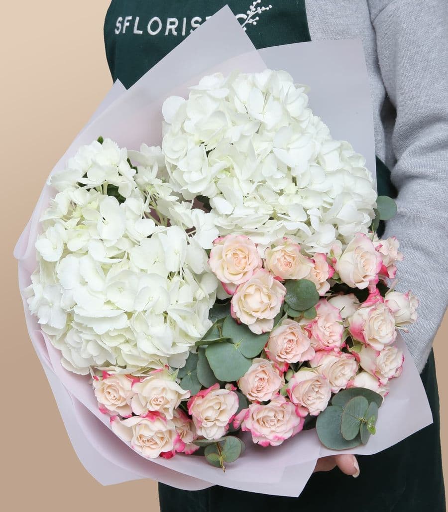 Букет из кустовой Розы и Гортензии «Сладкий восторг»