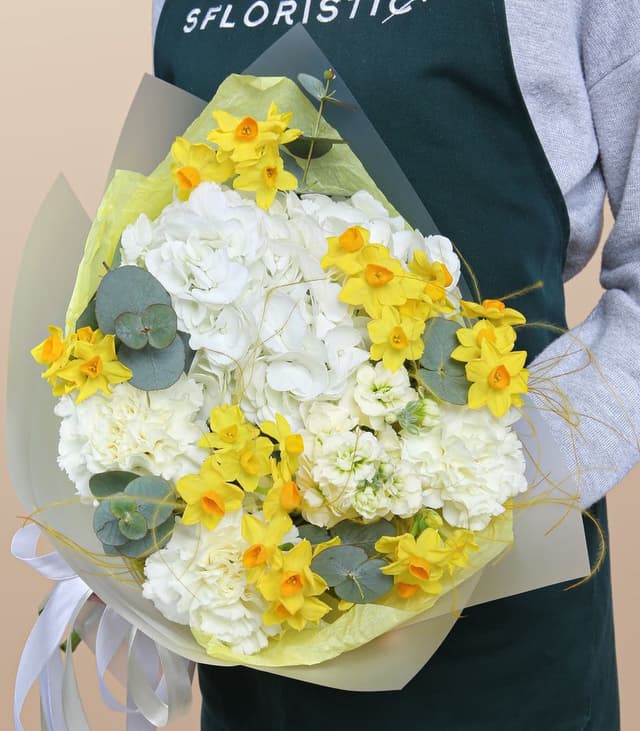 Букет из Нарцисса, Диантуса и Гортензии «Цветочная увертюра»