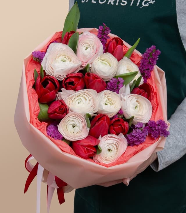 Букет из Тюльпанов и Ранункулюсов «Стихия любви»