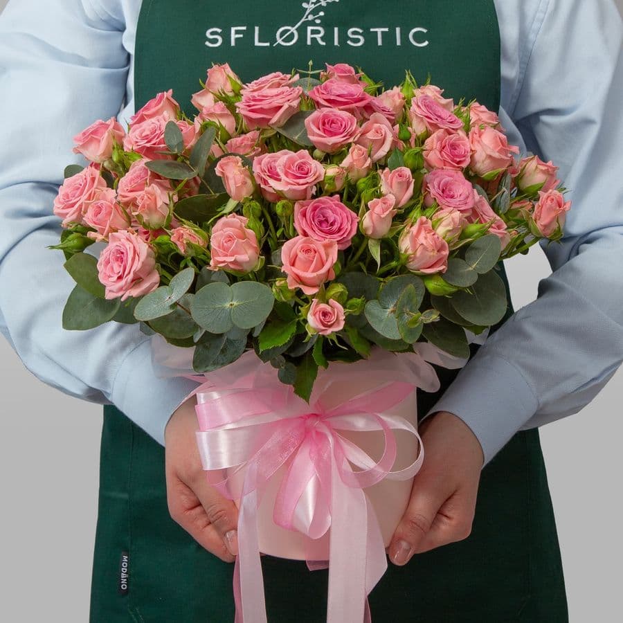 Композиция из Кустовых Роз в шляпной коробке «Легкое очарование»