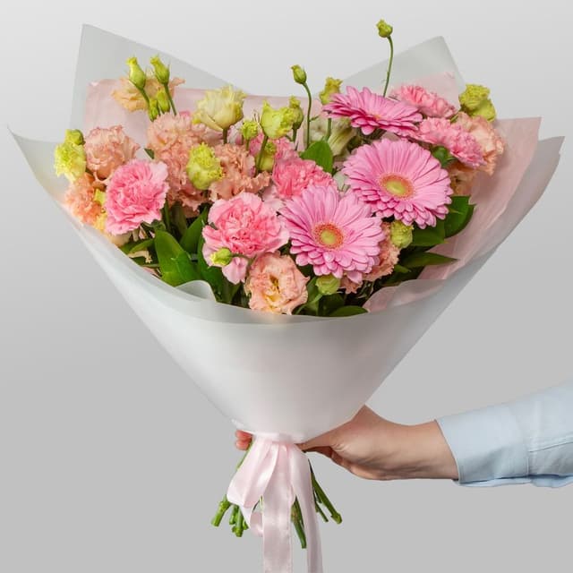 Букет из Гермини, Эустом и Гвоздик «Секрет вдохновения»