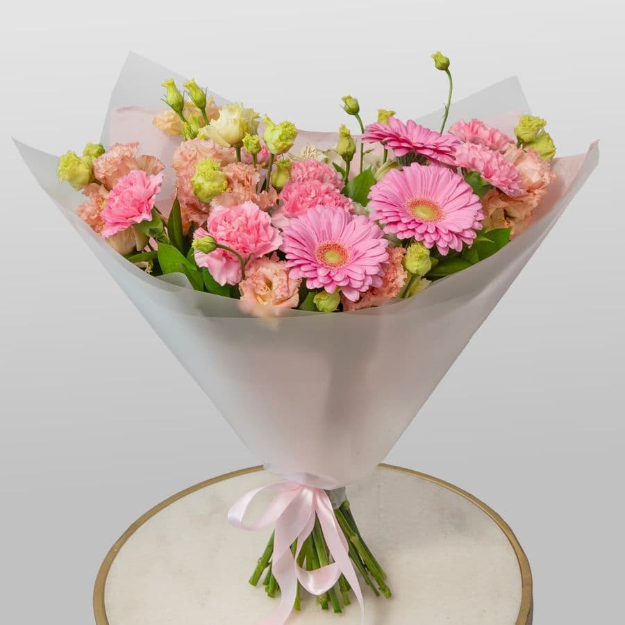 Букет из Гермини, Эустом и Гвоздик «Секрет вдохновения»