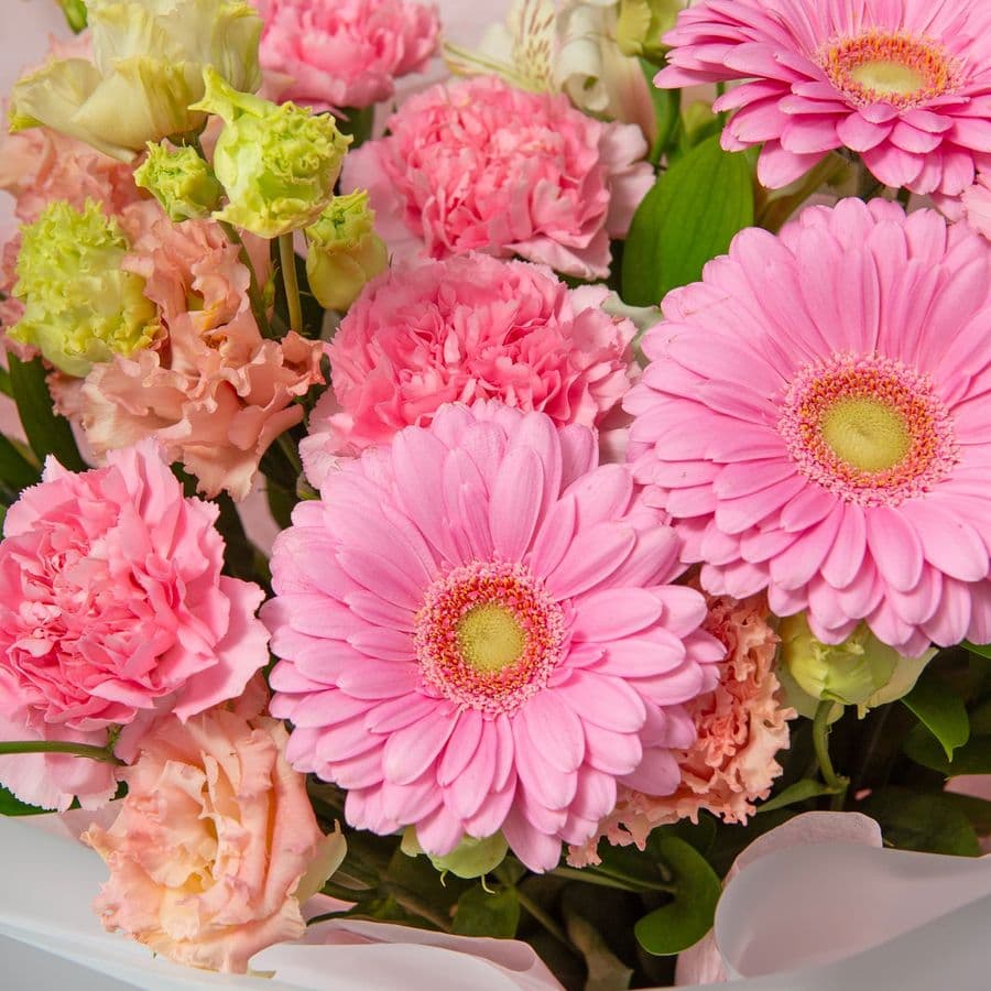 Букет из Гермини, Эустом и Гвоздик «Секрет вдохновения»