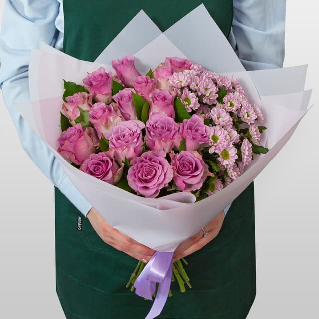 Букет из Роз Кения и Хризантем «Садовая дымка»