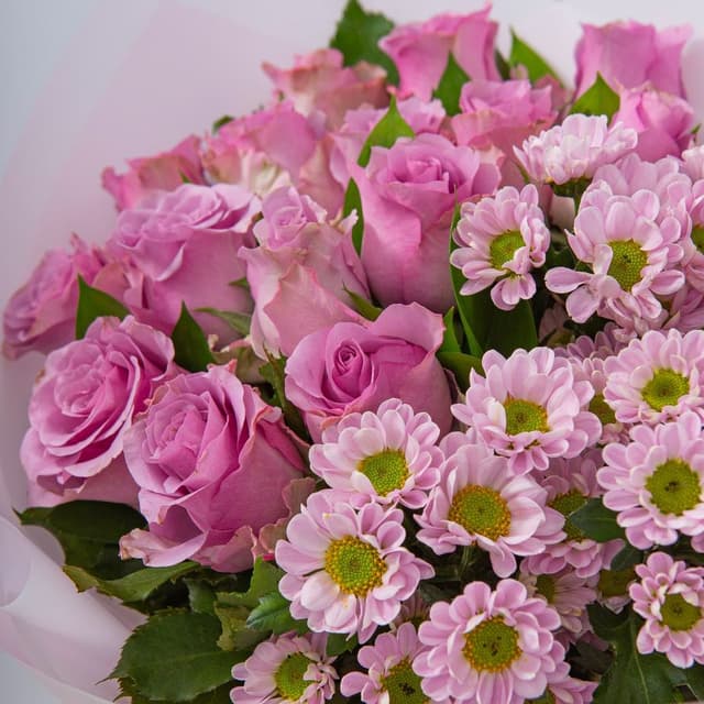 Букет из Роз Кения и Хризантем «Садовая дымка»