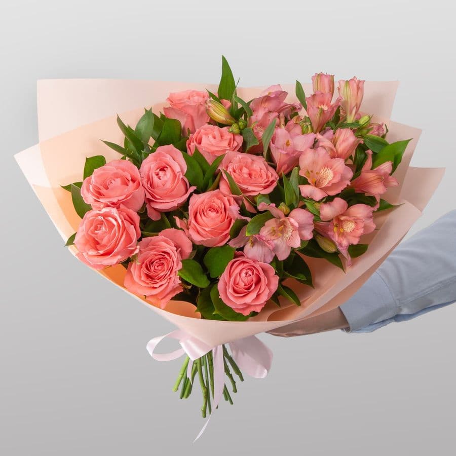 Букет из Роз Кения и Альстромерий «Мелодия лепестков»