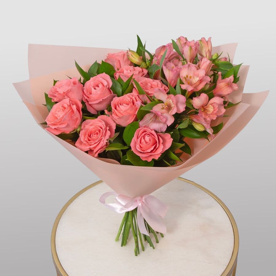 Букет из Роз Кения и Альстромерий «Мелодия лепестков»