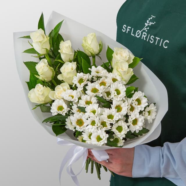 Букет из Роз Кения и Гвоздик «Молочный рассвет»