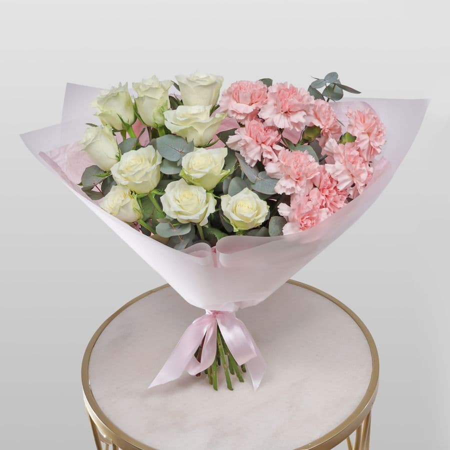 Букет из Роз Кения и Гвоздик «Молочный рассвет»