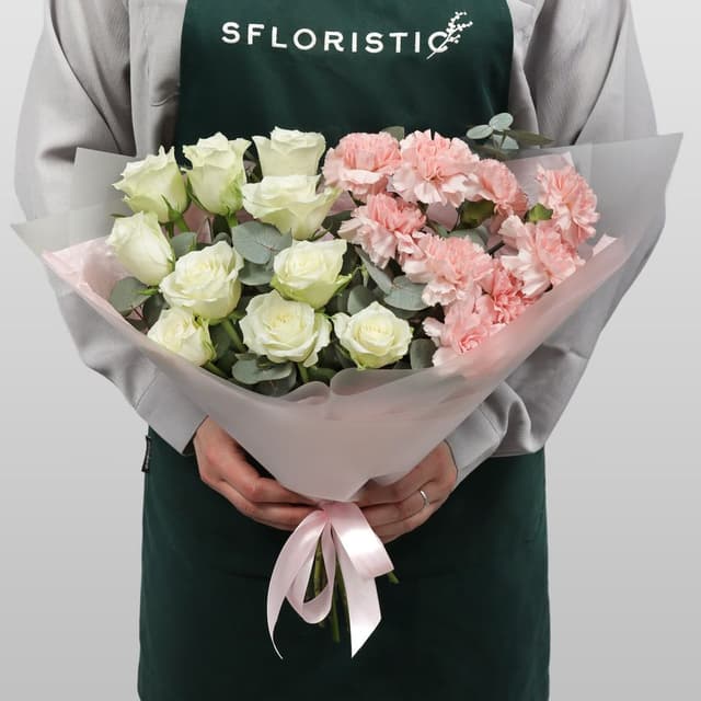 Букет из Роз Кения и Гвоздик «Молочный рассвет»