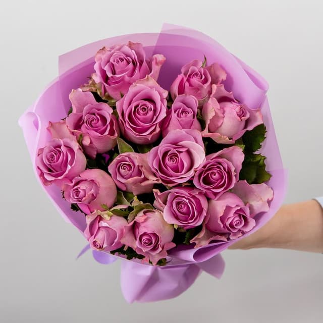 Букет сиреневых Роз Кения 15 шт «Туманный аромат»