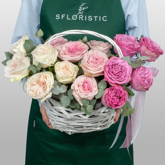 Композиция из пионовидных Роз в корзине «Улыбка души»