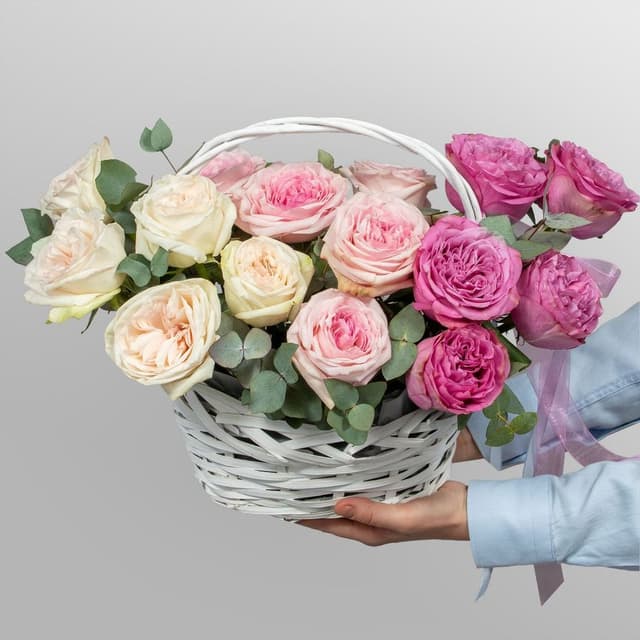 Композиция из пионовидных Роз в корзине «Улыбка души»