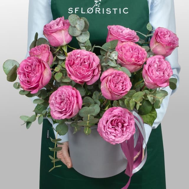 Композиция из пионовидных Роз Эквадор в шляпной коробке «В цвете чувств»