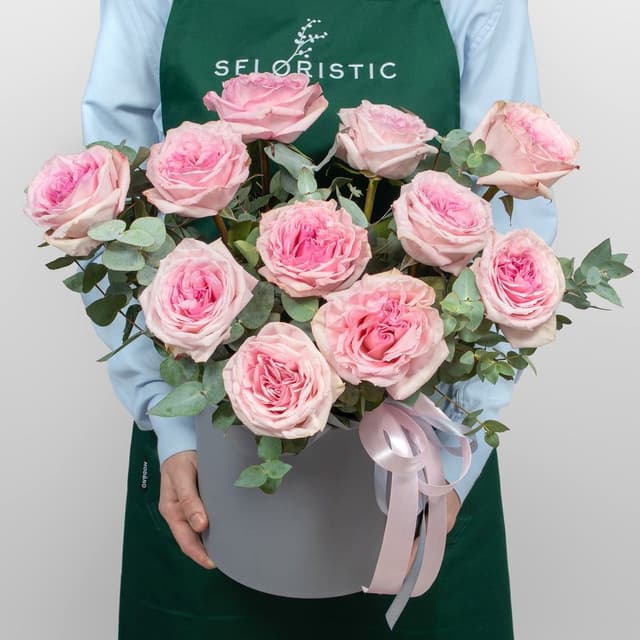 Композиция из Роз в шляпной коробке «Цветочная поэзия»