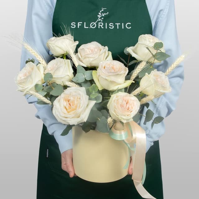 Композиция из Роз в шляпной коробке «Дыхание лета»