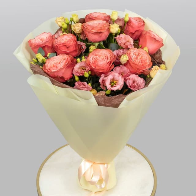 Букет из Роз Кахала и Лизиантуса «Персиковое небо»