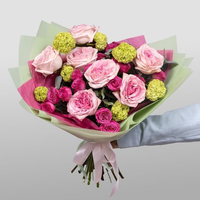 Букет из Роз и Вибурнума «Воздушная симфония»