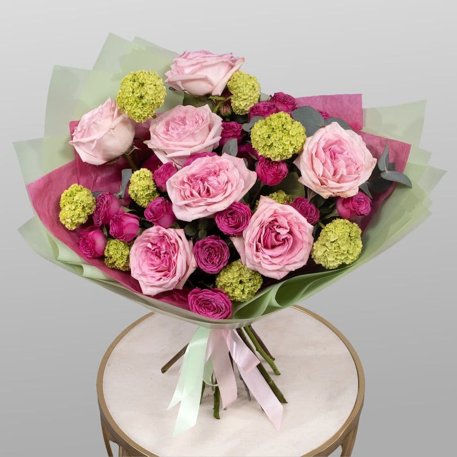 Букет из Роз и Вибурнума «Воздушная симфония»