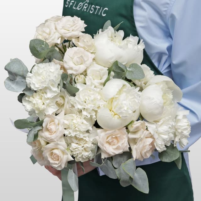 Букет из Пионов, Гвоздик и Кустовых Роз «Лунная Нота»