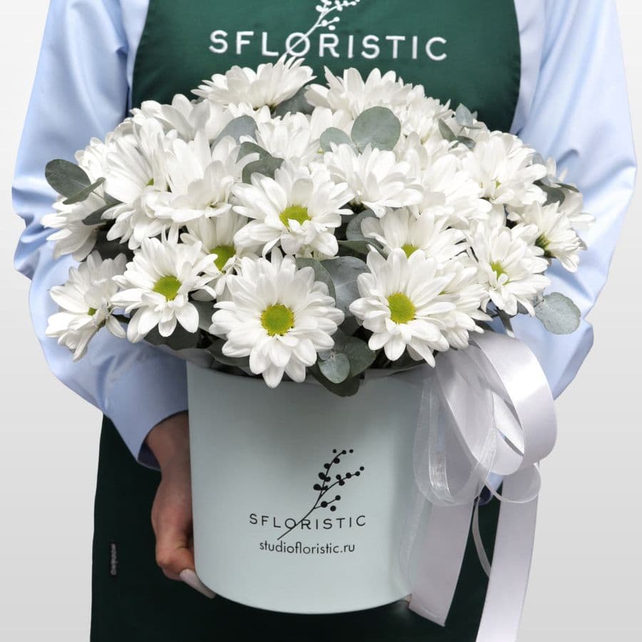 Композиция из Кустовых Хризантем в шляпной коробке «Белоснежное чудо»