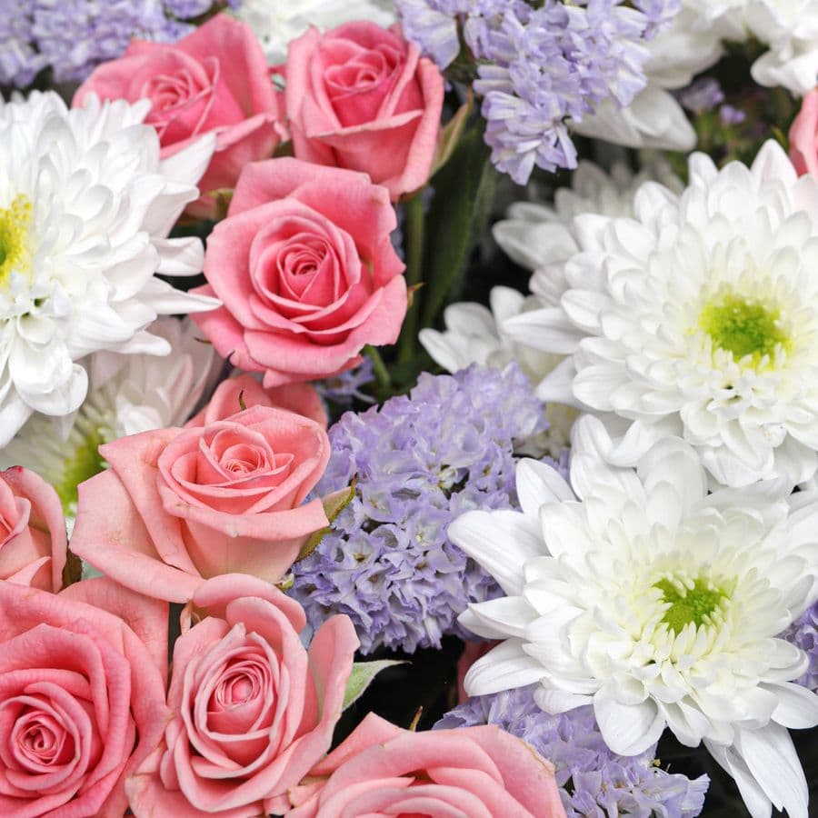 Букет из Кустовых Хризантем и Роз «Улыбка дня»