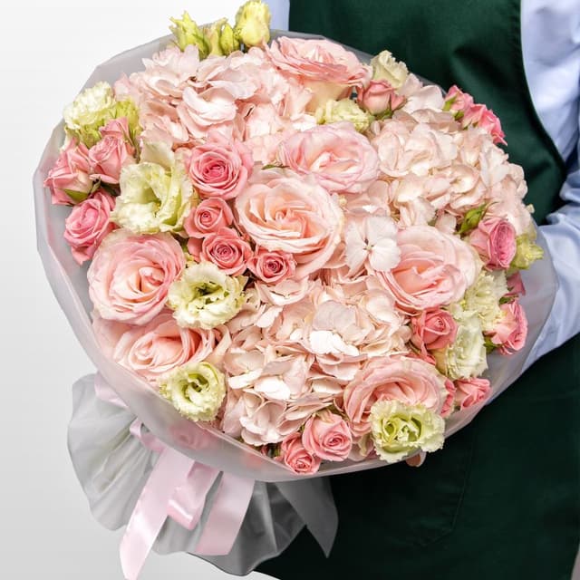 Букет из Гортензий, Эустомы и Роз «Нежное утро»