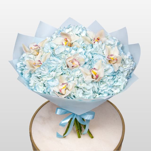 Букет из Гортензий и Орхидей «Дыхание неба»