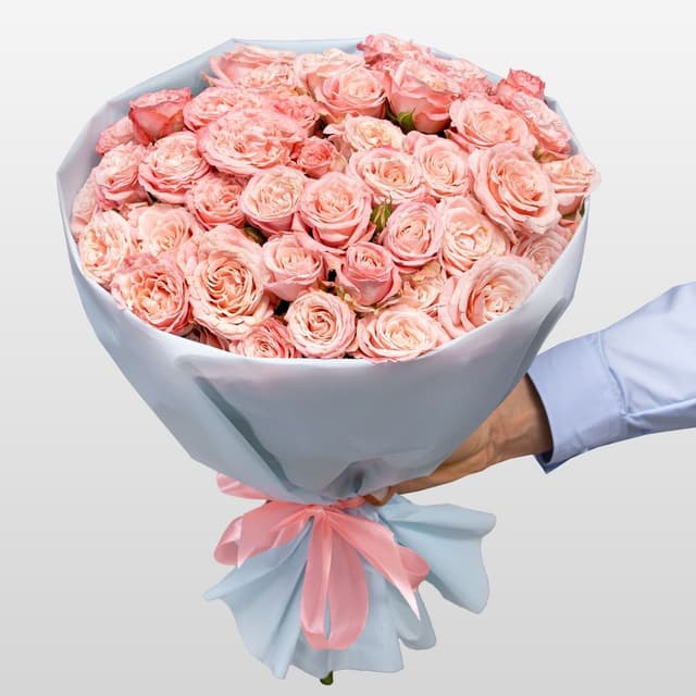 Букет из кустовой пионовидной Розы «Парижский поцелуй»