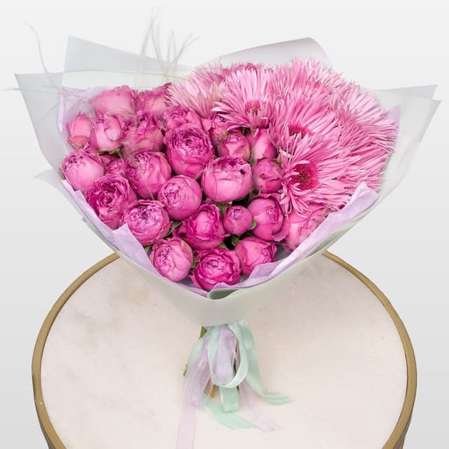 Букет из Роз Бомбастик и Гермини «Розовая бестия»