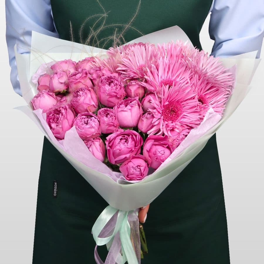 Букет из Роз Бомбастик и Гермини «Розовая бестия»