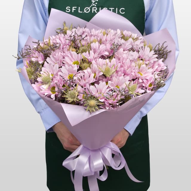 Букет из Хризантем и Эрингиума «Лунная трава»