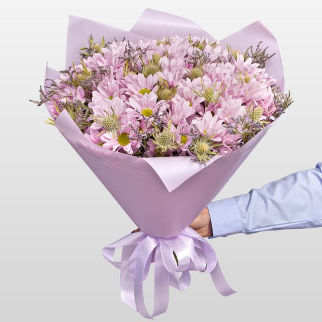 Букет из Хризантем и Эрингиума «Лунная трава»