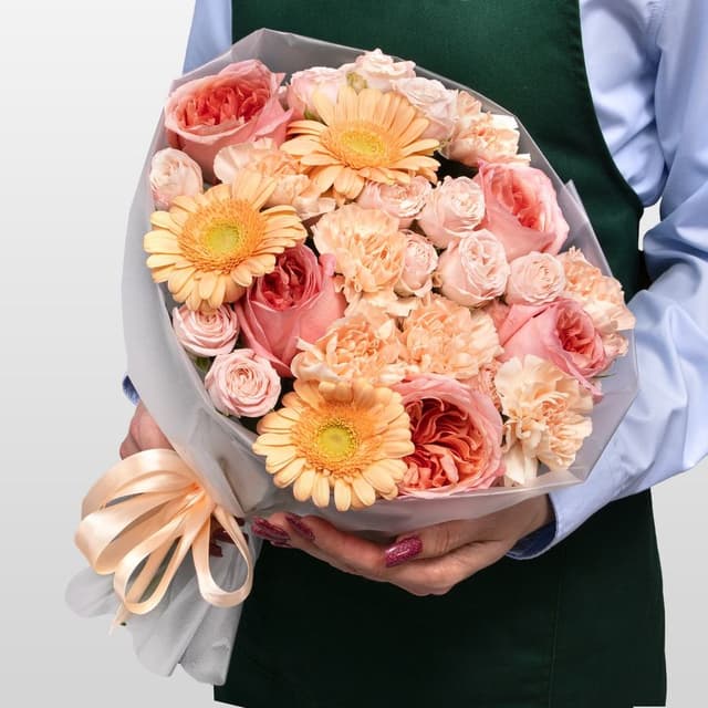 Букет из Роз, Гермини и Гвоздик «Лёгкая радость»