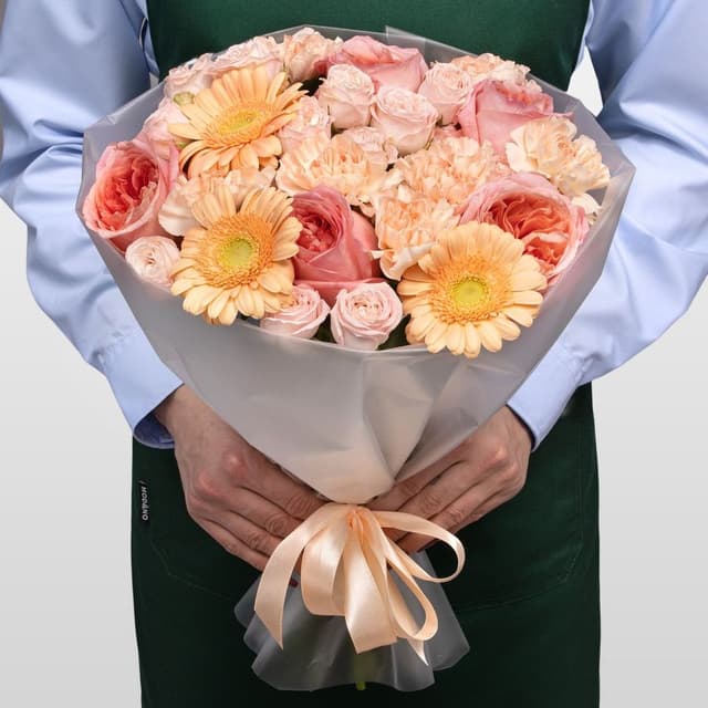 Букет из Роз, Гермини и Гвоздик «Лёгкая радость»