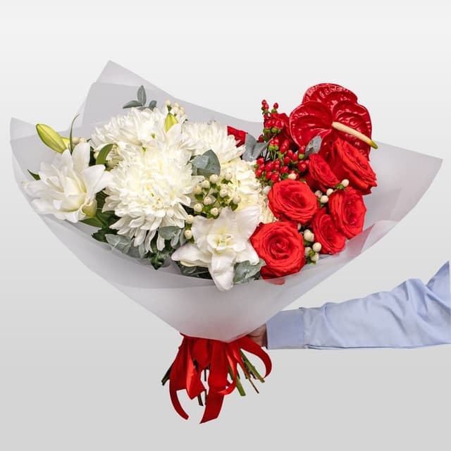 Букет из Хризантем, Роз, Лилий и Антуриума «Сила и нежность»