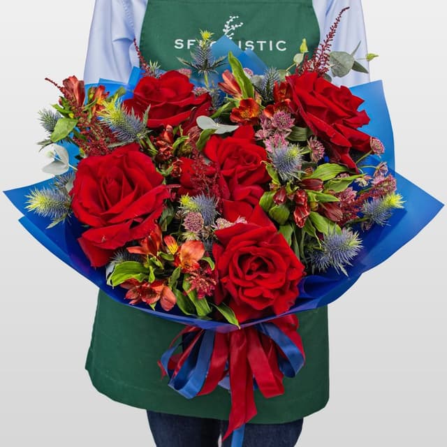 Букет из Роз, Альстромерий и Астильбы «Рубиновая ночь»