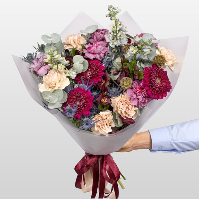 Букет из Гвоздик, Гербер и Дельфиниума «Винтажный Шик»