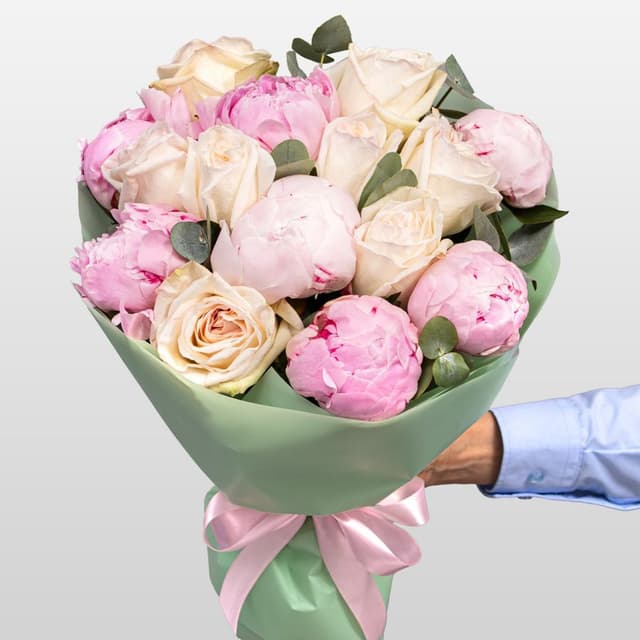 Букет из Пионов и Роз «Ангельский сон»