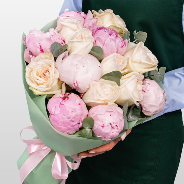 Букет из Пионов и Роз «Ангельский сон»