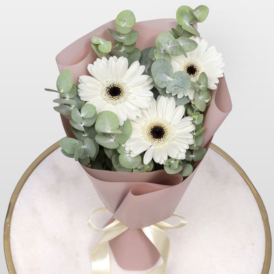 Букет из Гермини и Эвкалипта «Белый акцент»
